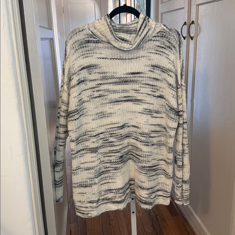 Torrid Pullover Sweater gray, and white size 2
